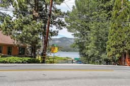 121-Lakeview Fishing House
