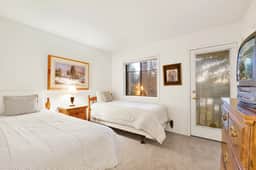 1218-Bear Golf Inn