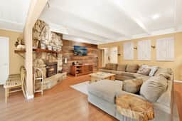 1651-Cozy up to Summit