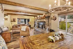 2080-Eagle Point Lodge