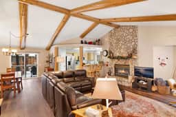 2220-Castle Glen Gem