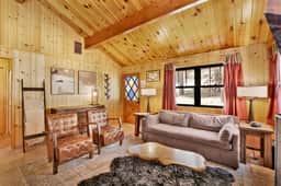 2464-Bruin Chalet