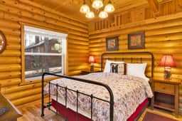 2561-Cub's Cabin