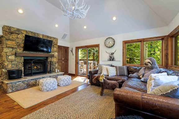 Arrowpines Lodge