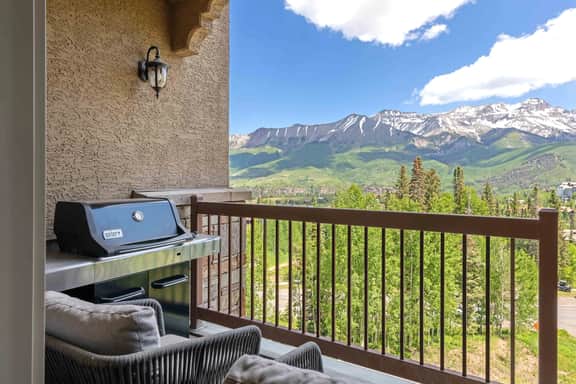 Ridgeview Retreat at the Lorian