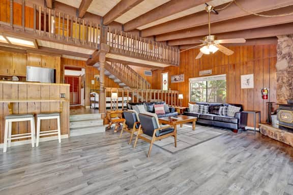 121-Lakeview Fishing House