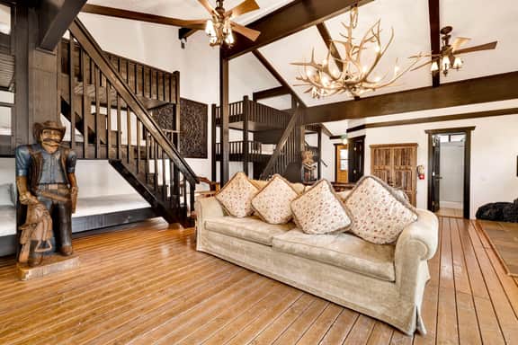 1842-Black Diamond Chalet