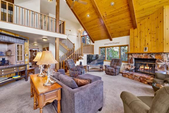 2098-Cove Lakefront Chalet