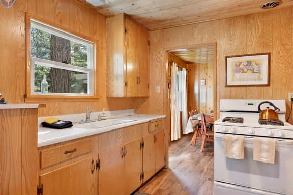 2096-Pinglewood Cabin