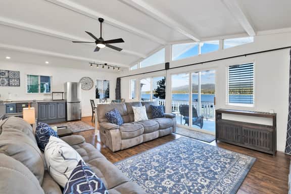 2173-North Shore Chalet