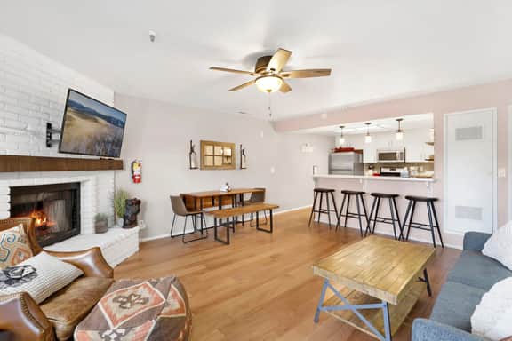 2205-Brownie's Den