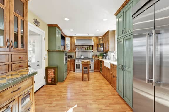2360 -The Winding Lane House Est 1932