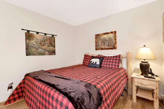 2380-Mockingbird Mountain Getaway
