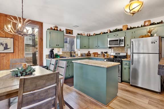 2380-Mockingbird Mountain Getaway