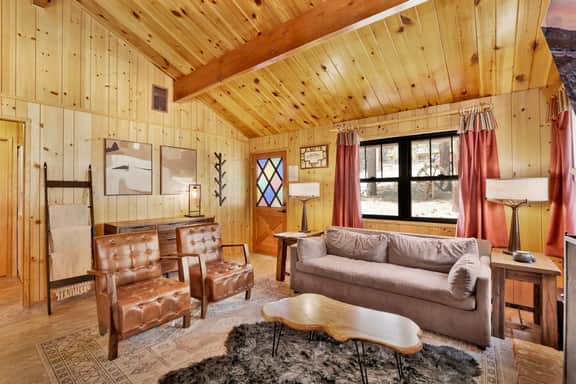 2464-Bruin Chalet