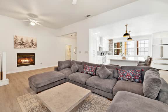 2524-Castlewood Retreat