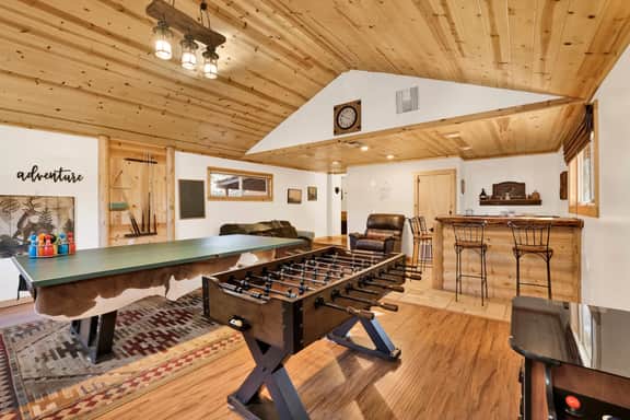 610-Entertainment Cabin
