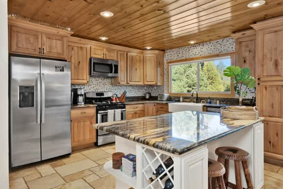 610-Entertainment Cabin