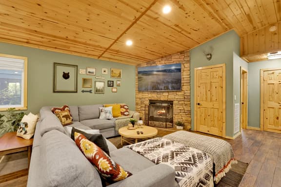 357-Country Club Cabin